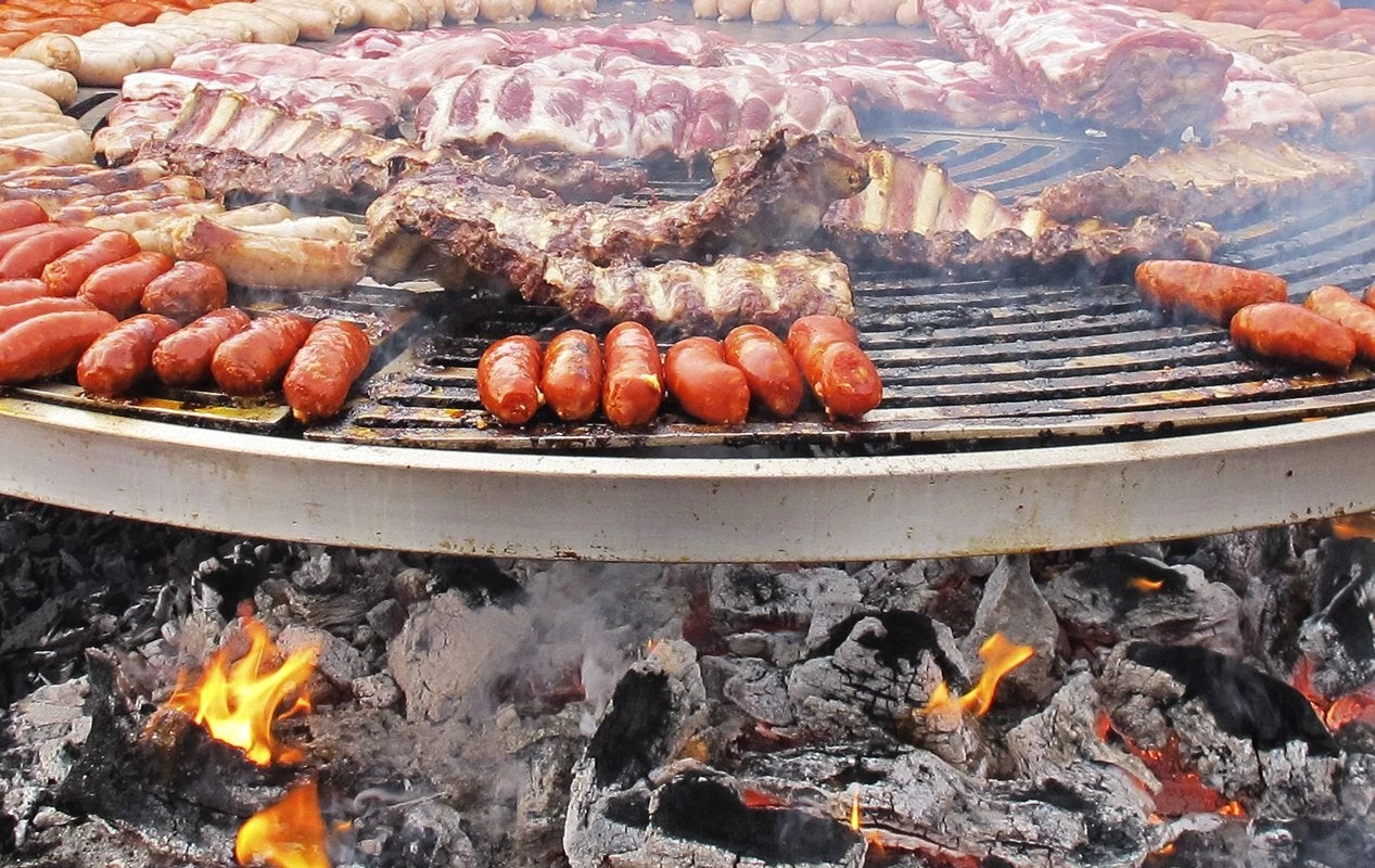 Το ψήσιμο στα κάρβουνα αυξάνει τον κίνδυνο θανατηφόρων αναπνευστικών παθήσεων